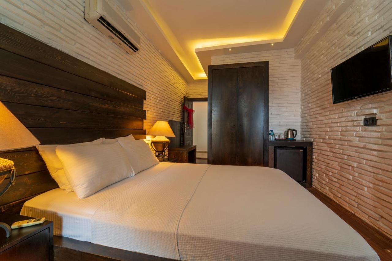 Готель Manaspark Deluxe 4*
